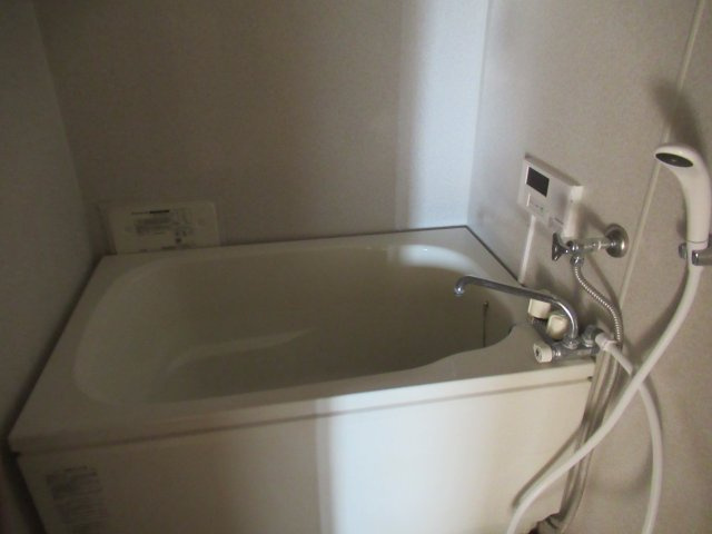 兵庫県公社　播磨城ノ宮１号棟の浴室|明るい洗面所です