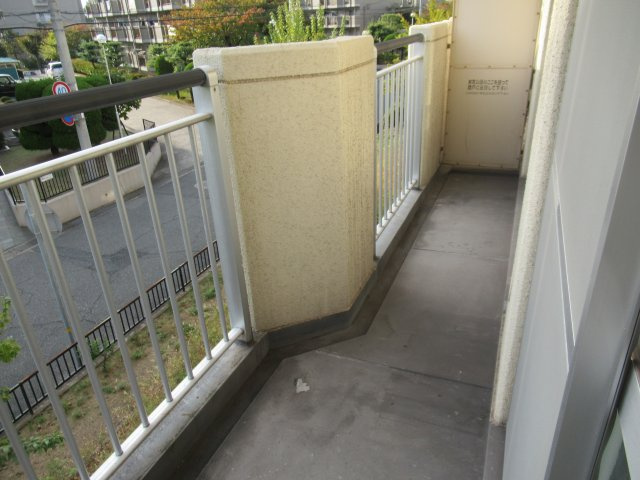 兵庫県公社　播磨城ノ宮１号棟のバルコニー|お洗濯にも便利なバルコニー付き
