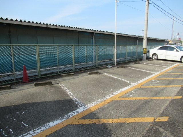 兵庫県公社　播磨城ノ宮１号棟の駐車場|駐車場があるので、車を買う予定の方も安心です