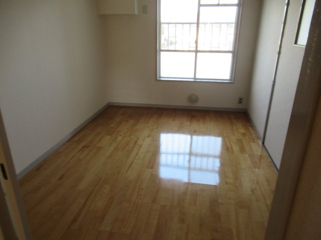 兵庫県公社　播磨城ノ宮１号棟の洋室|きれいな洋室です