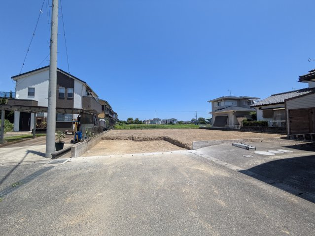 東金市川場1区画／建築条件付き売地の前面道路含む現地写真
