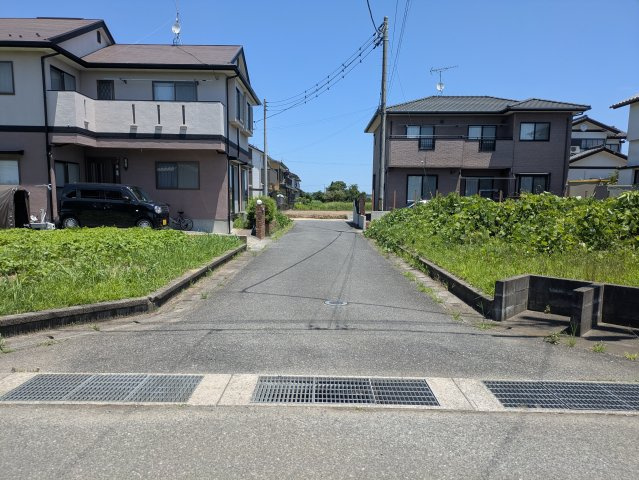 東金市川場1区画／建築条件付き売地の前面道路含む現地写真