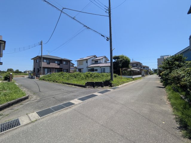 東金市川場1区画／建築条件付き売地の前面道路含む現地写真