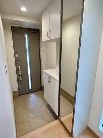 板橋区徳丸4丁目　豊かな採光×好立地　新築戸建の玄関