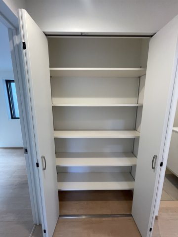 板橋区徳丸4丁目　豊かな採光×好立地　新築戸建の収納