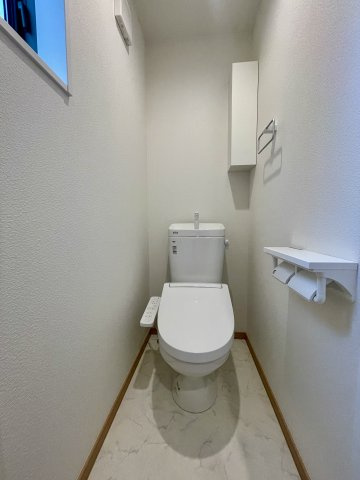 板橋区徳丸4丁目　豊かな採光×好立地　新築戸建のトイレ