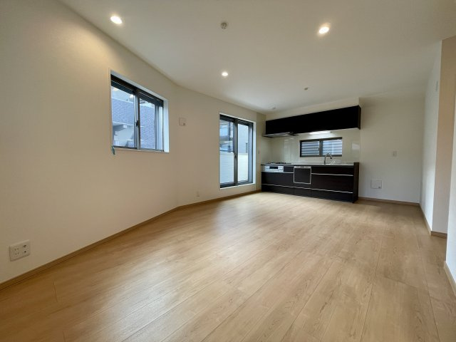 板橋区徳丸4丁目　豊かな採光×好立地　新築戸建の居間・リビング