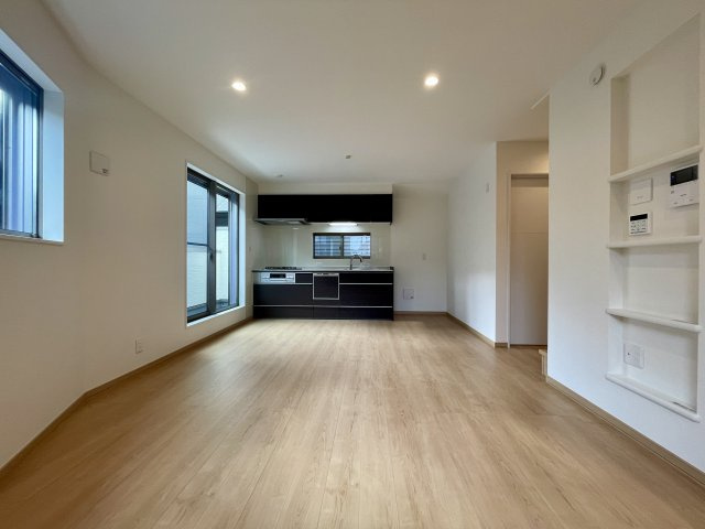 板橋区徳丸4丁目　豊かな採光×好立地　新築戸建の居間・リビング