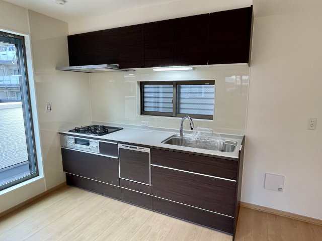 板橋区徳丸4丁目　豊かな採光×好立地　新築戸建のキッチン