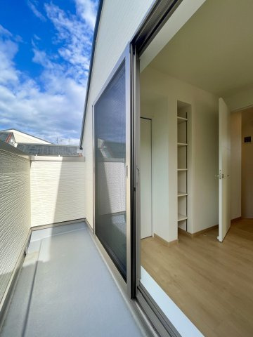 板橋区徳丸4丁目　豊かな採光×好立地　新築戸建のバルコニー