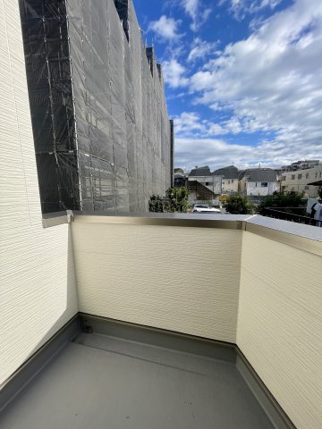 板橋区徳丸4丁目　豊かな採光×好立地　新築戸建のバルコニー