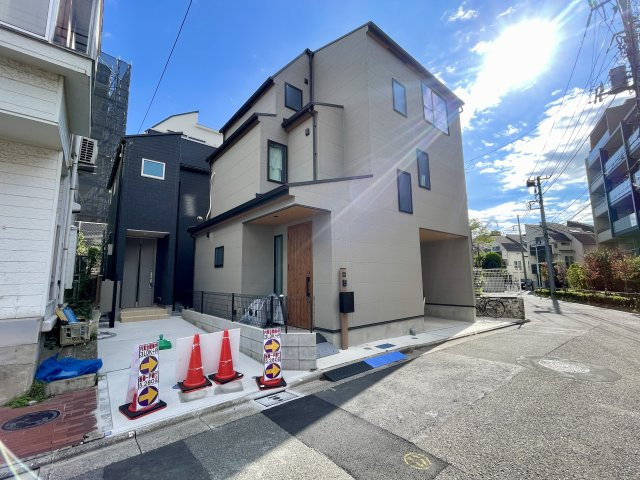 板橋区徳丸4丁目　豊かな採光×好立地　新築戸建の前面道路含む現地写真