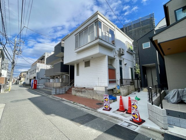 板橋区徳丸4丁目　豊かな採光×好立地　新築戸建の前面道路含む現地写真