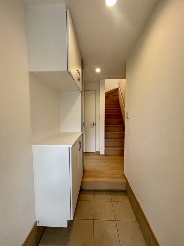 板橋区徳丸4丁目　豊かな採光×好立地　新築戸建の玄関