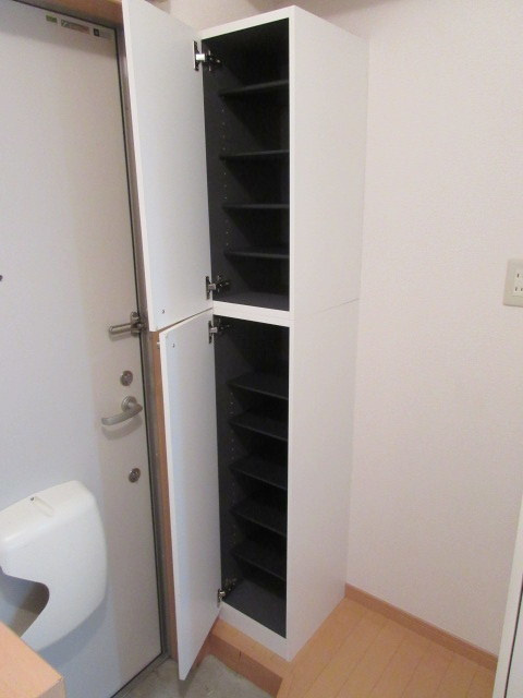 チェリーメゾン西ヶ原の玄関