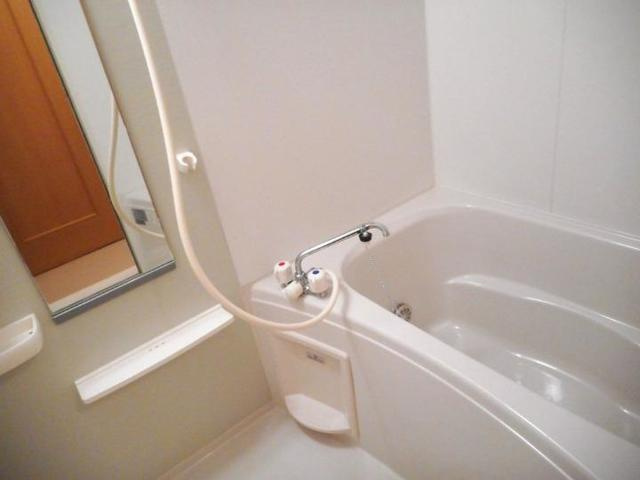 ボンヌ・シャンス・ガーデンＡの浴室|バス