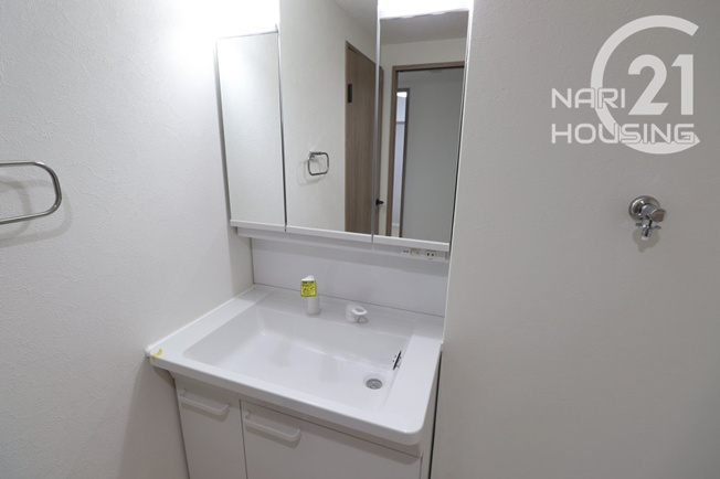 【独立洗面台】 | ハイネス福生 | 三面鏡付き洗面台