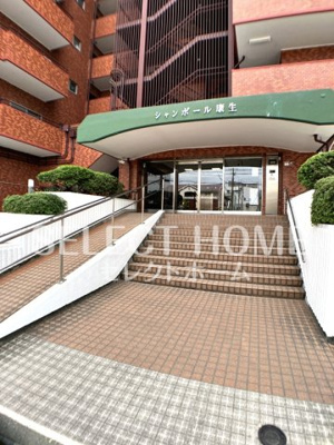 【エントランス】 | シャンボール康生 | 落ち着いたエントランスです