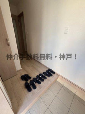 【玄関】 | 神戸市垂水区南多聞台3丁目　新築戸建A号棟　仲介手数料無料！ | シンプルで使いやすい玄関です