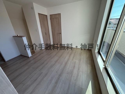 【洋室】 | 神戸市垂水区南多聞台3丁目　新築戸建A号棟　仲介手数料無料！ | 明るい洋室です