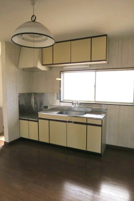 【キッチン】 | メゾン太陽 | 広々としたキッチンスペースには窓もあります。