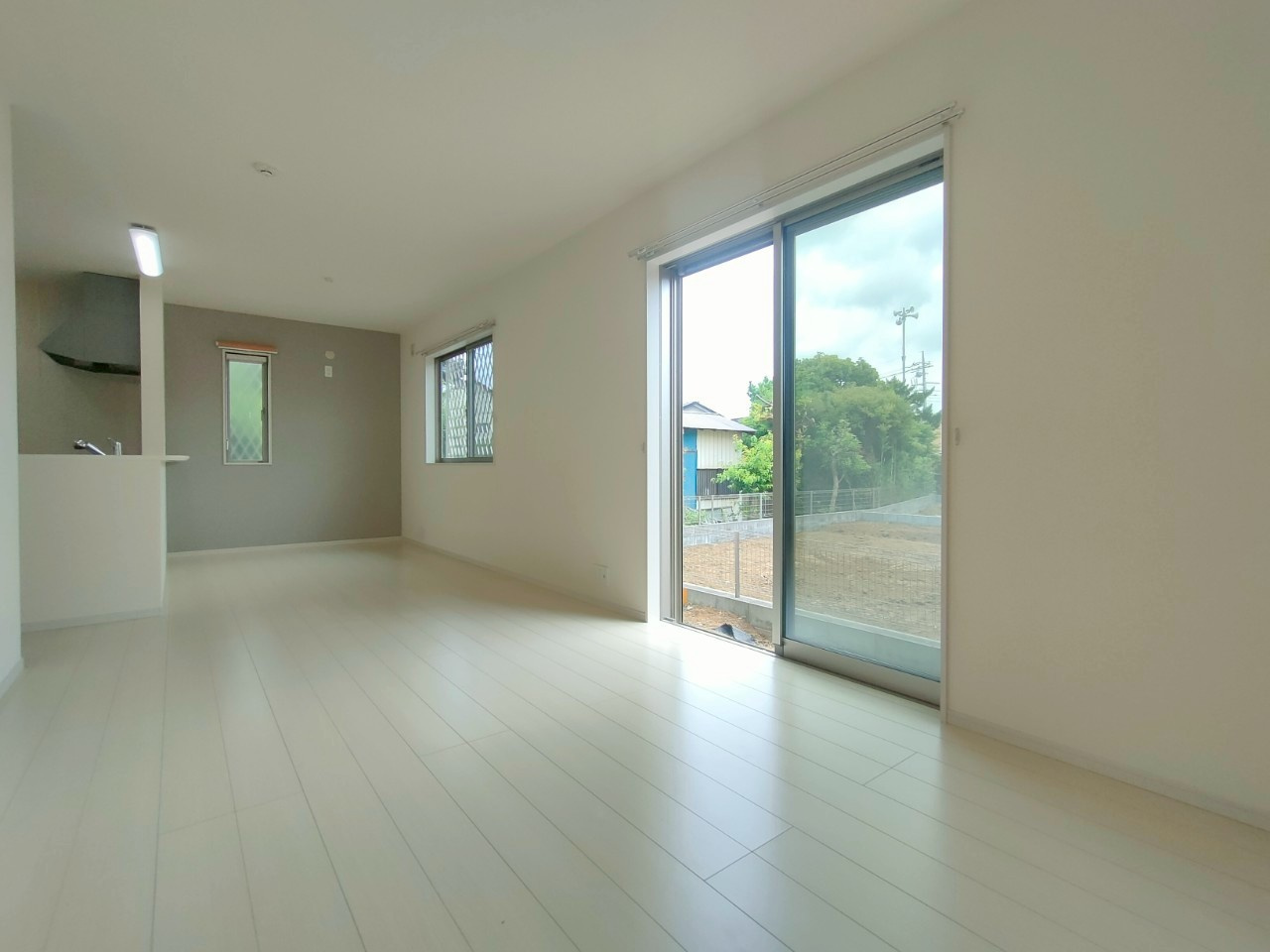 三郷市　彦糸1丁目　　中古戸建のバルコニー|開放的で明るい空間を演出してくれるバルコニーです