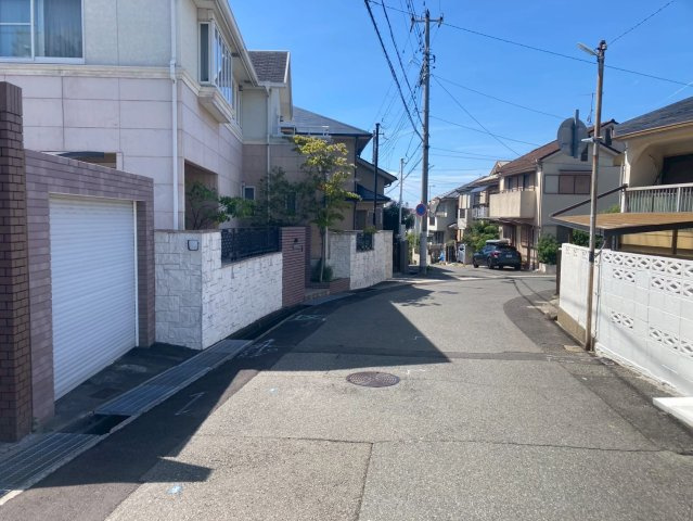 【前面道路含む現地写真】の画像