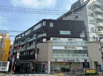 【外観】 | パークフラッツ永福町 | 鉄筋コンクリート造のがっちりとした建物。