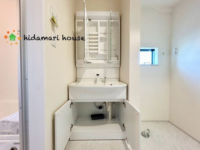 伊奈町西小針1丁目　新築戸建　ハートフルタウンAの独立洗面台