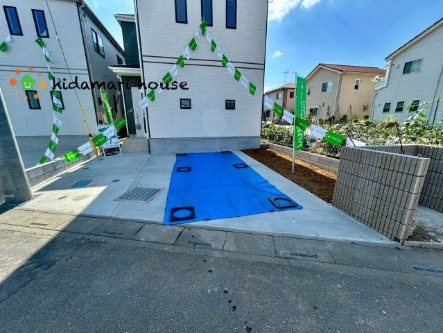 伊奈町西小針1丁目　新築戸建　ハートフルタウンAの駐車場