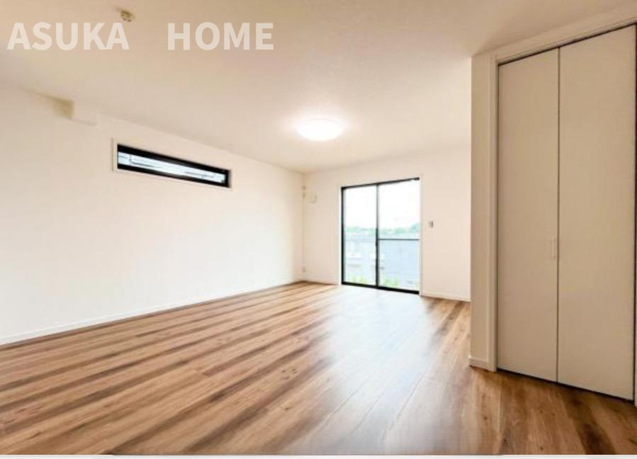 旭区川井本町新築戸建の居間・リビング