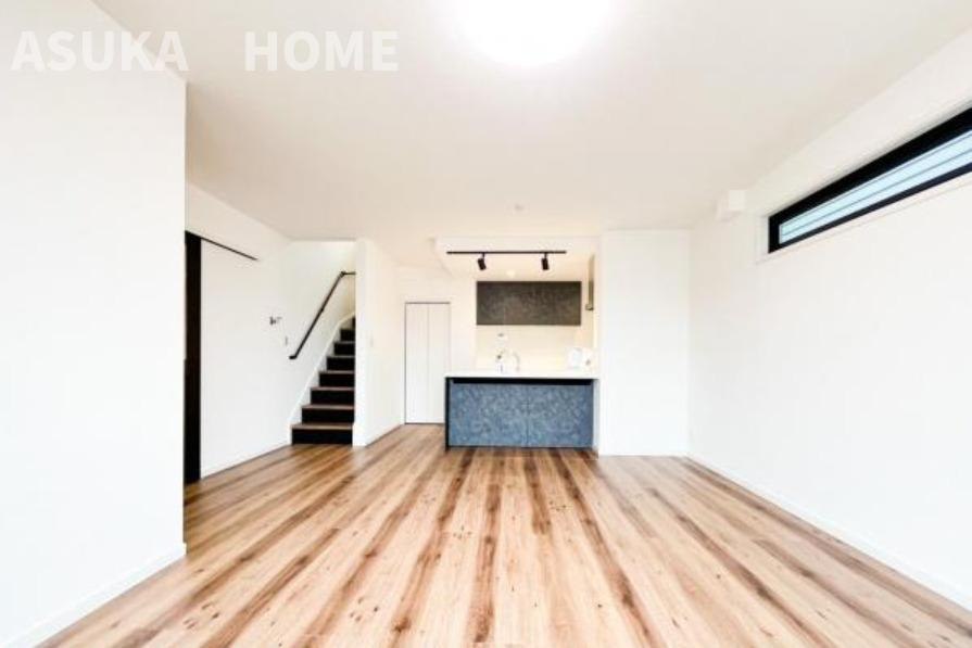 旭区川井本町新築戸建の居間・リビング