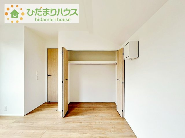 【寝室】 | 守谷市けやき台2丁目24-1期　新築戸建　1号棟 | 居室にゆとりが持てる大収納クローゼット付き♪