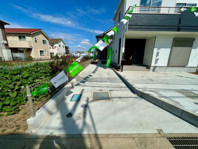 伊奈町西小針1丁目　新築戸建　ハートフルタウンCの駐車場