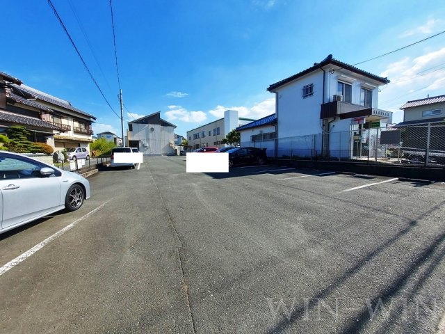 ブランコート ウィルの駐車場