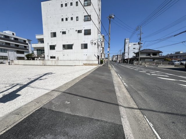 津山市田町　病院跡売地の前面道路含む現地写真