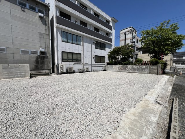 津山市田町　病院跡売地の外観