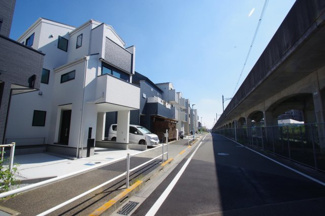 【前面道路含む現地写真】