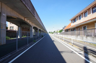 【前面道路含む現地写真】