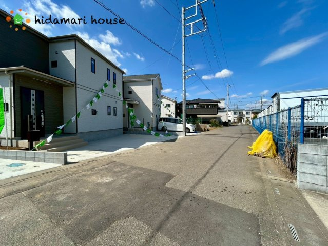 伊奈町西小針1丁目　新築戸建　ハートフルタウンDの前面道路含む現地写真