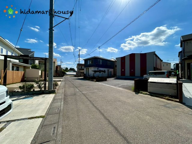 伊奈町西小針1丁目　新築戸建　ハートフルタウンDの前面道路含む現地写真