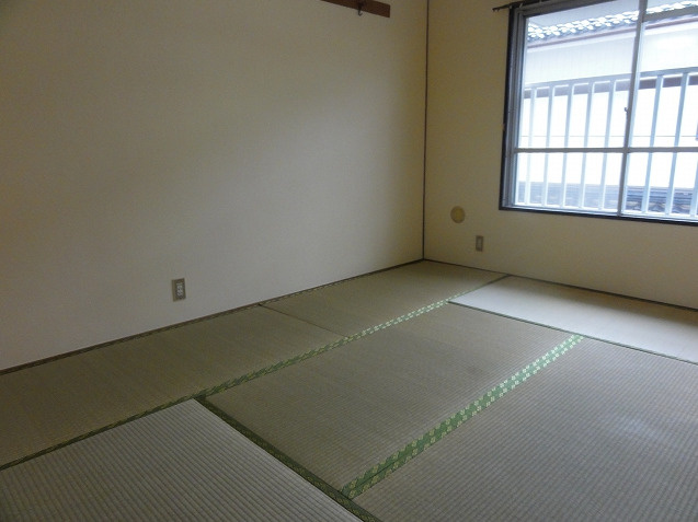西町コーポの和室