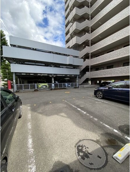 バンベール金山の駐車場|車をお持ちの方に嬉しい駐車場付きの物件です