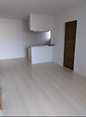 【居間・リビング】 | MAISON CLASSE マリナ通り　★プライスホームなら仲介手数料が割引価格です！★