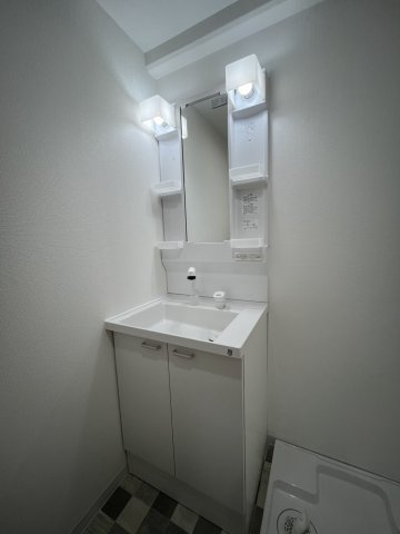 レジオン出来島公園の独立洗面台|■物件内覧・資金計画相談・住宅ローン相談、リフォーム相談、お問合せ受付中■
※当日・翌日のご内覧、ご相談はお電話でのお問合せがスムーズです！