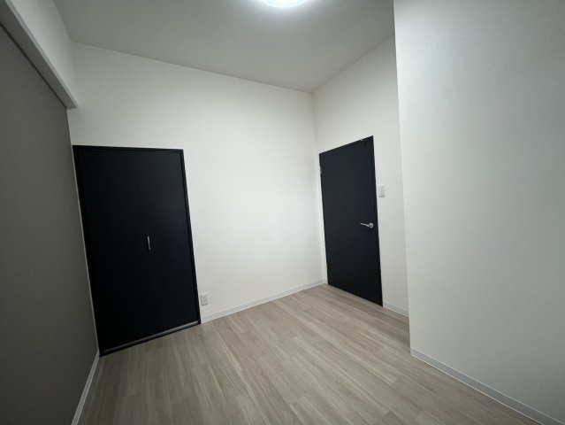 レジオン出来島公園の洋室|洋室4.6帖
■物件内覧・資金計画相談・住宅ローン相談、リフォーム相談、お問合せ受付中■
※当日・翌日のご内覧、ご相談はお電話でのお問合せがスムーズです！