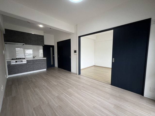 レジオン出来島公園の居間・リビング|LDK10.1帖
■物件内覧・資金計画相談・住宅ローン相談、リフォーム相談、お問合せ受付中■
※当日・翌日のご内覧、ご相談はお電話でのお問合せがスムーズです！