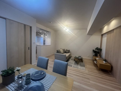 【居間・リビング】プラザ・フェニックス 