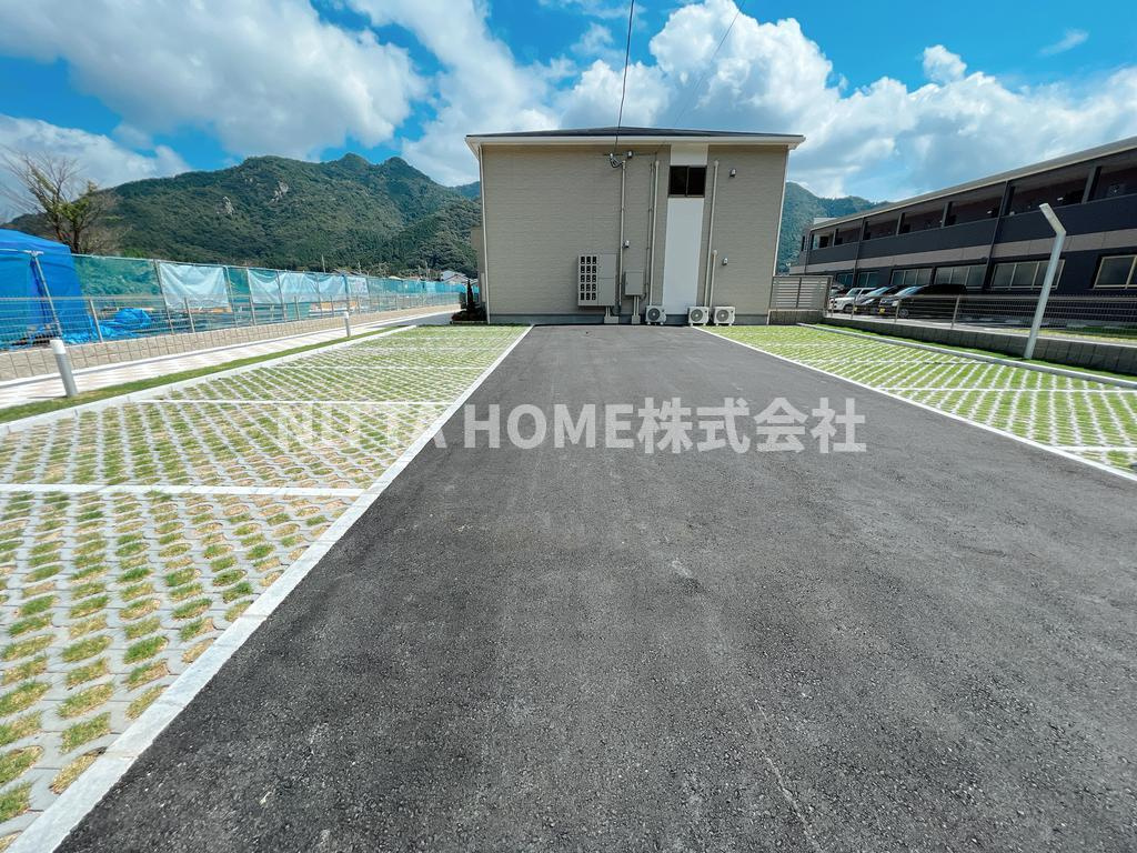ウイングパークコート（Wing Park Court）の駐車場|敷地内に駐車場も完備！