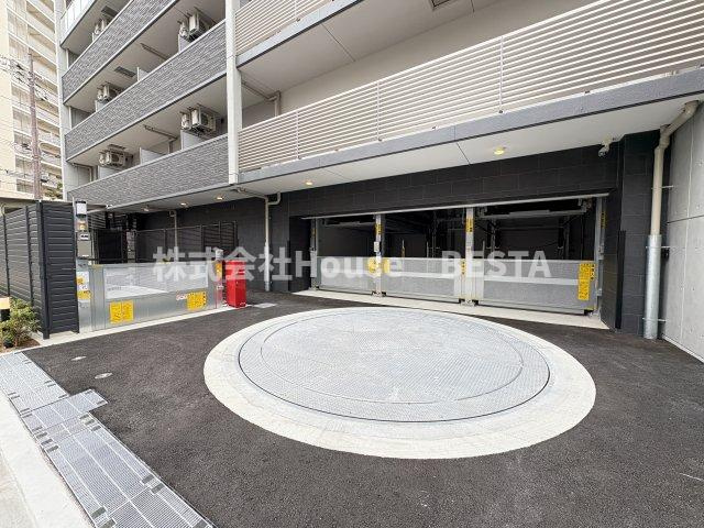 ソルテラスKOBEの駐車場